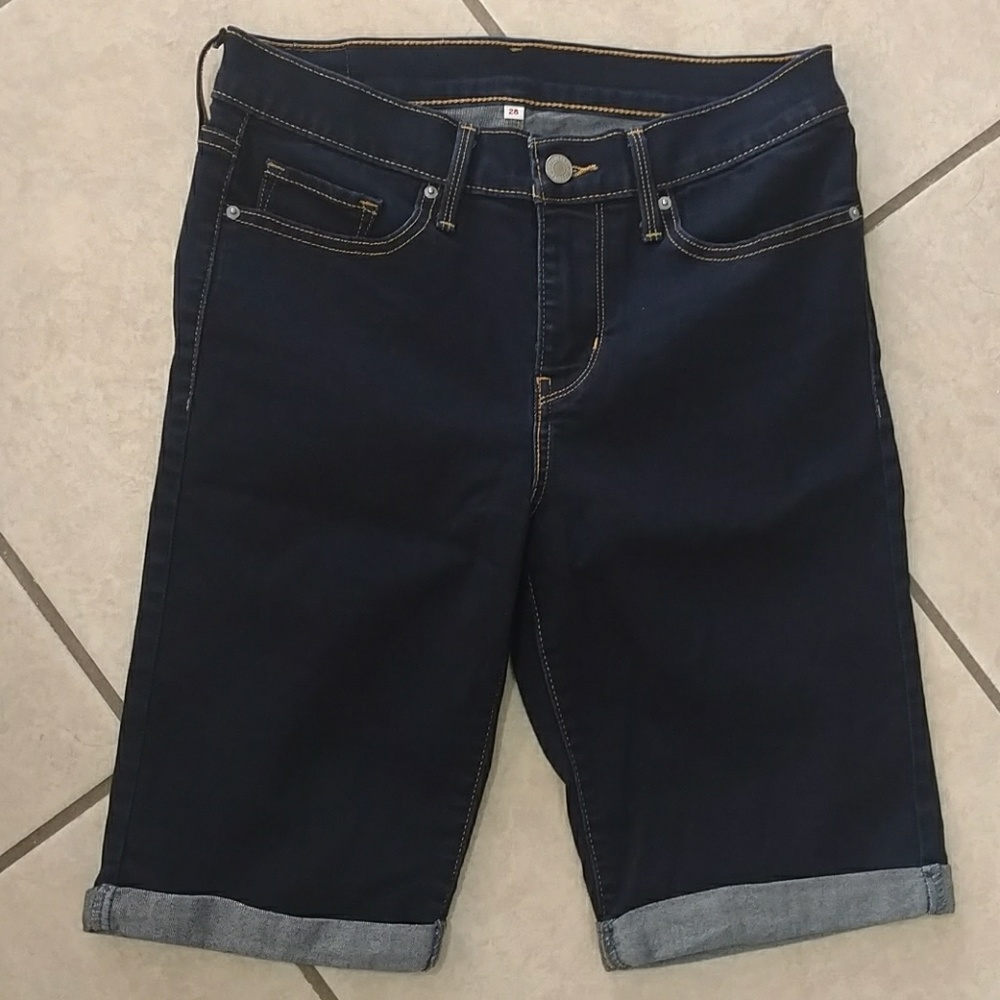 Women's Levi's Bermuda jean Shorts dark wash 28